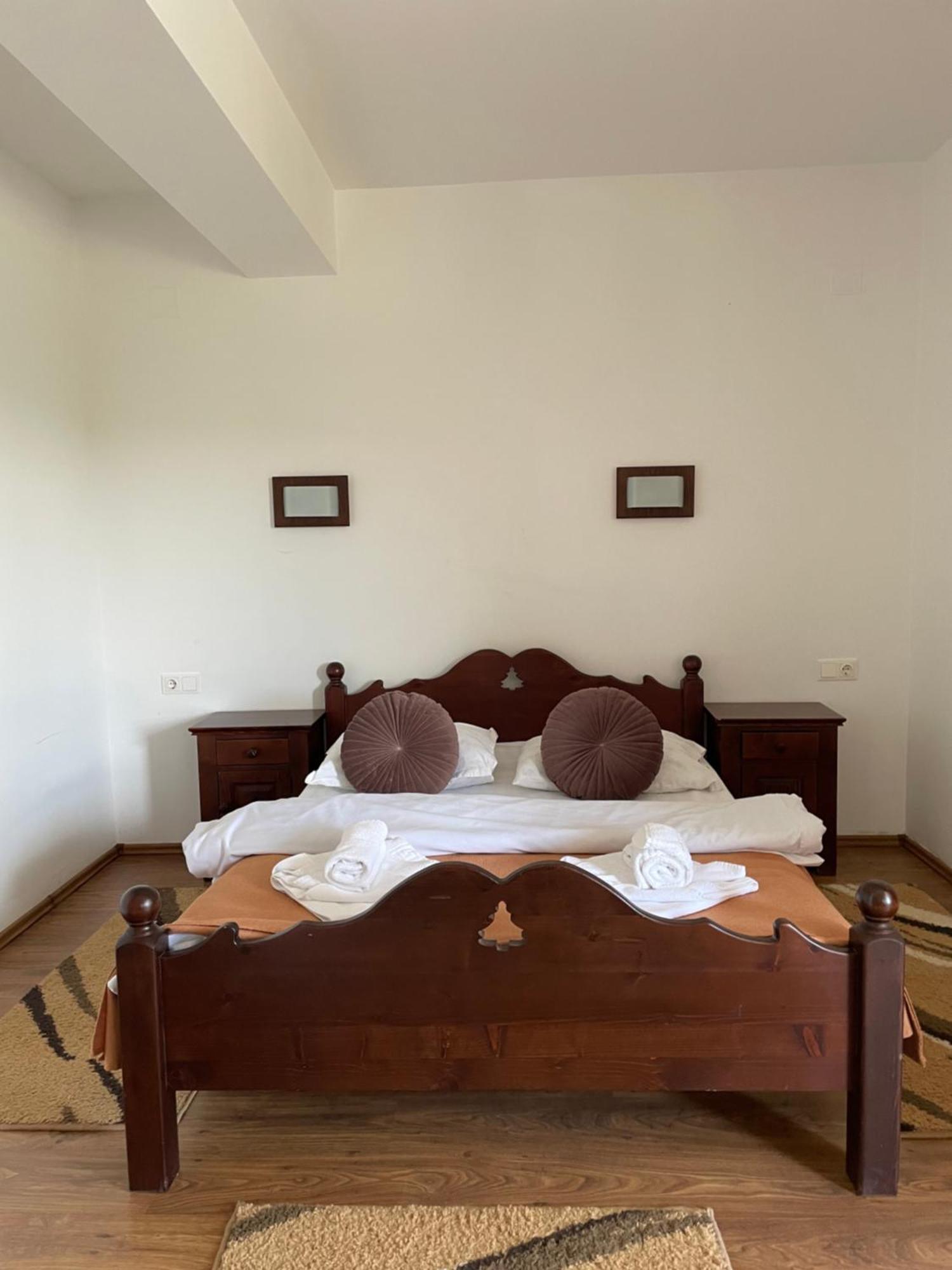 Valea Salbatica Hotell Sinca Noua Eksteriør bilde